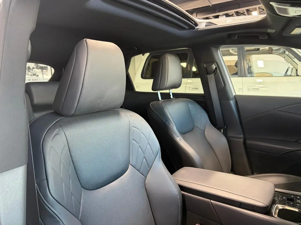 Lexus RX 350 - Image 26