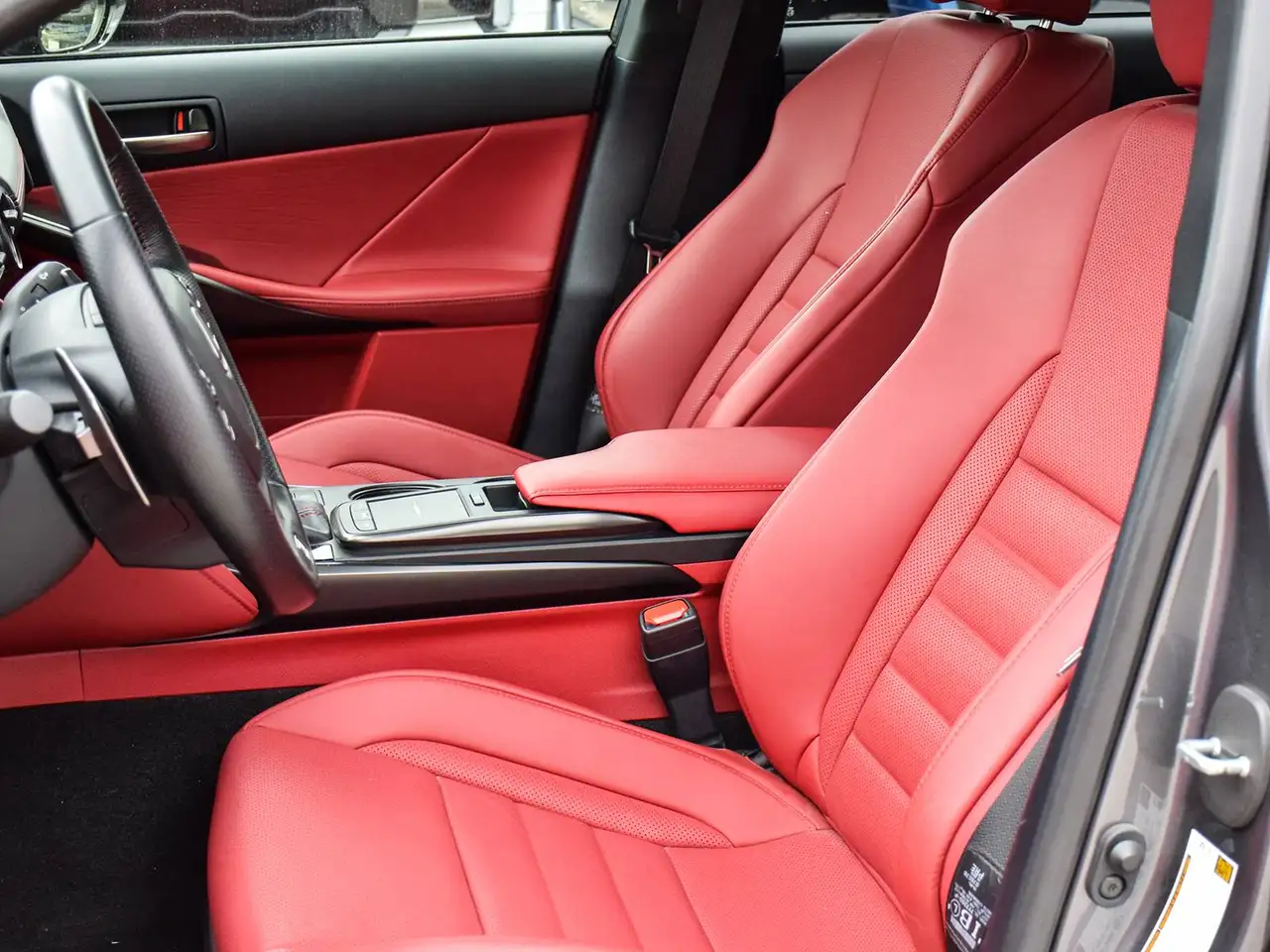 Lexus IS - Image 15