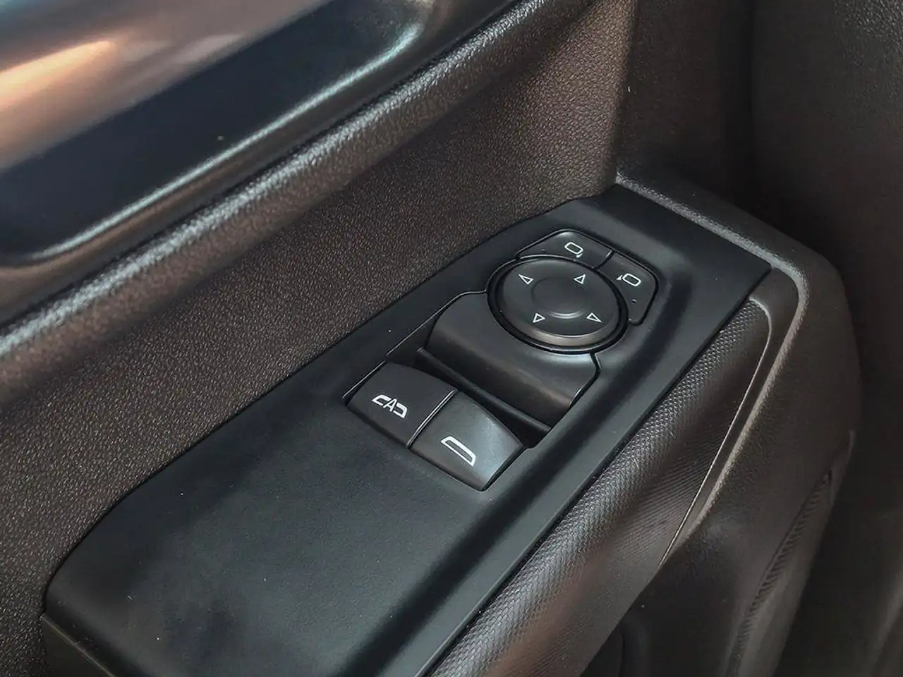 Chevrolet Silverado 1500 - Image 14