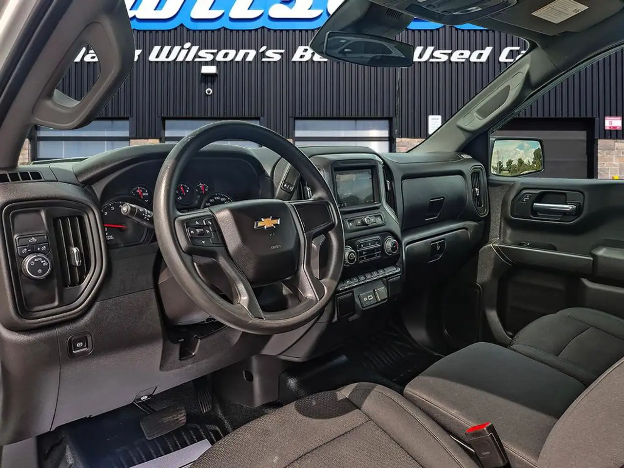 Chevrolet Silverado 1500 - Image 24