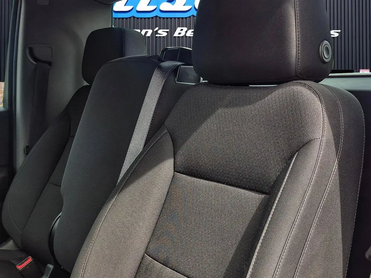 Chevrolet Silverado 1500 - Image 23