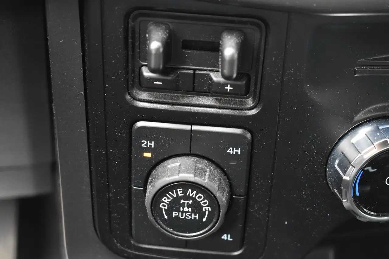 Ford F-150 - Image 30