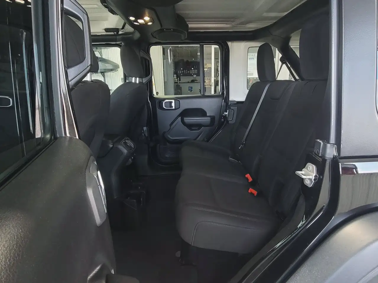 Jeep Wrangler - Image 10