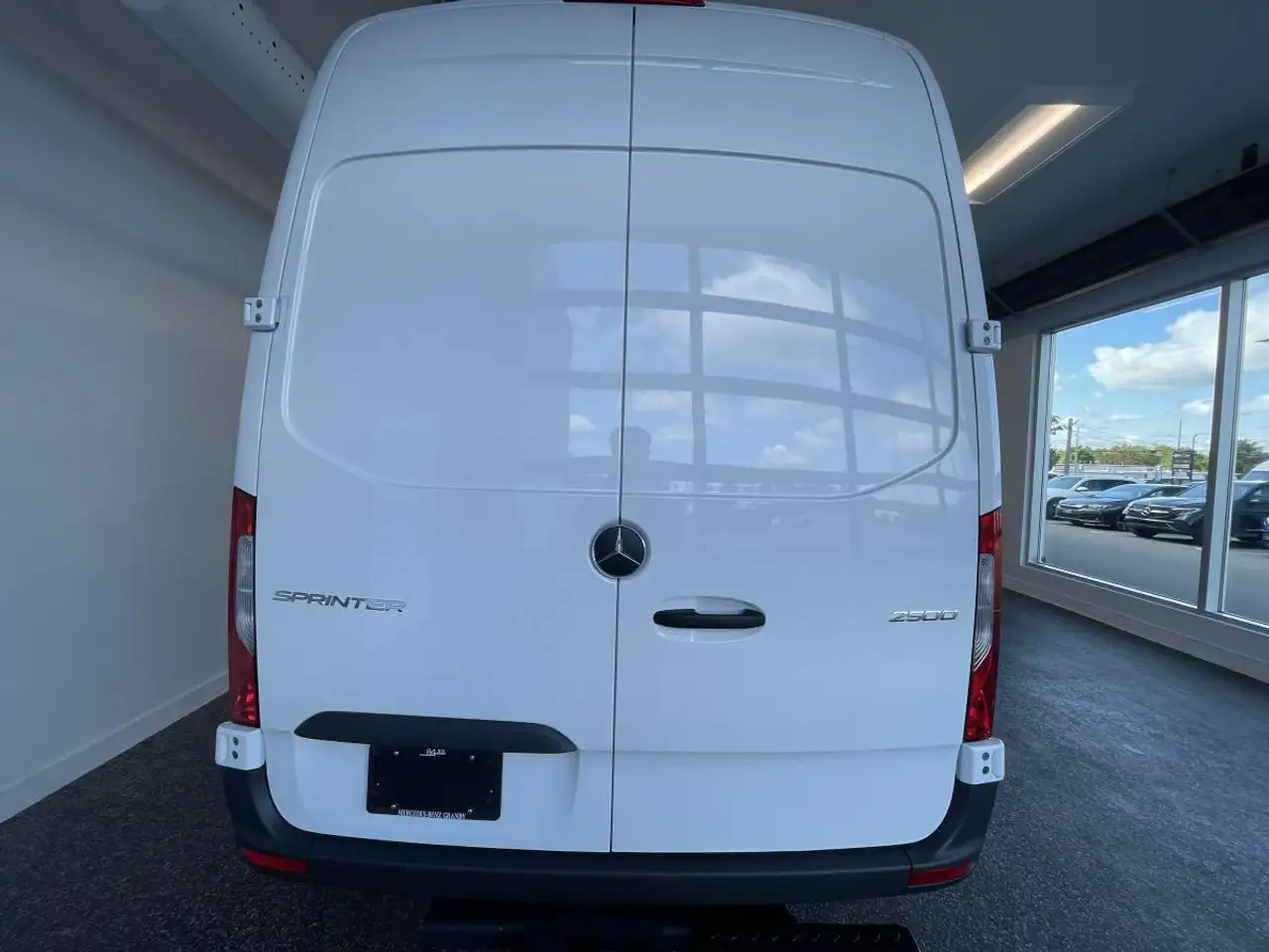 Mercedes-Benz Sprinter - Image 5