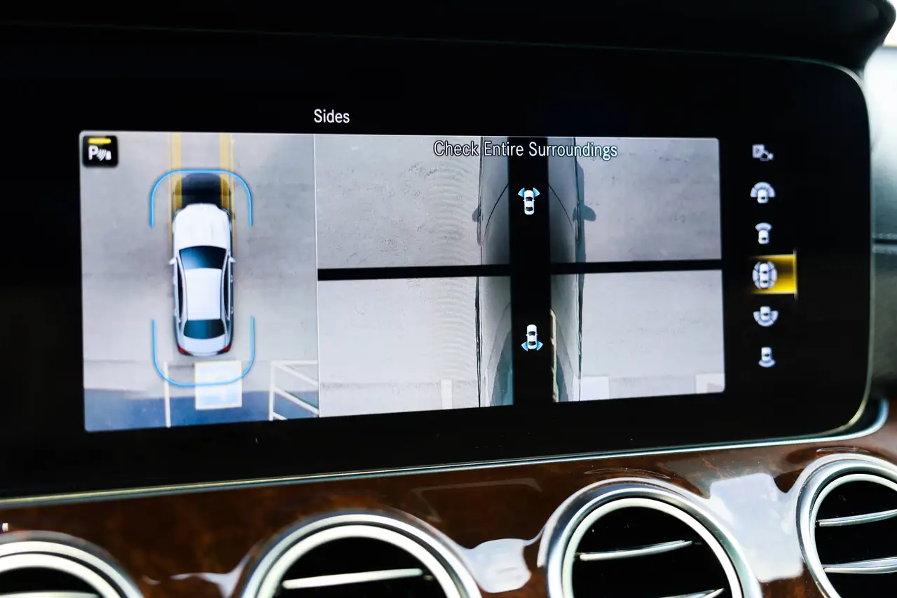 Mercedes-Benz E-Class - Image 33