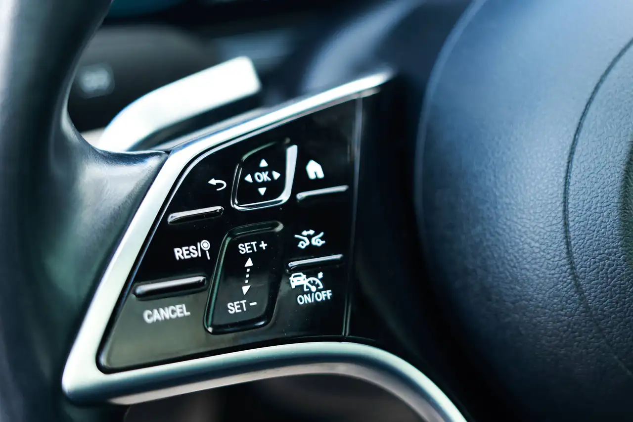 Mercedes-Benz E-Class - Image 26