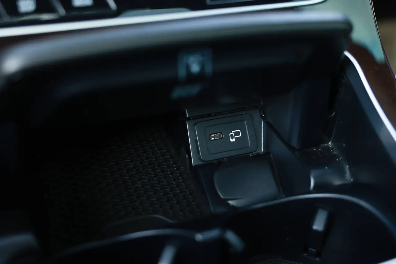 Mercedes-Benz E-Class - Image 38