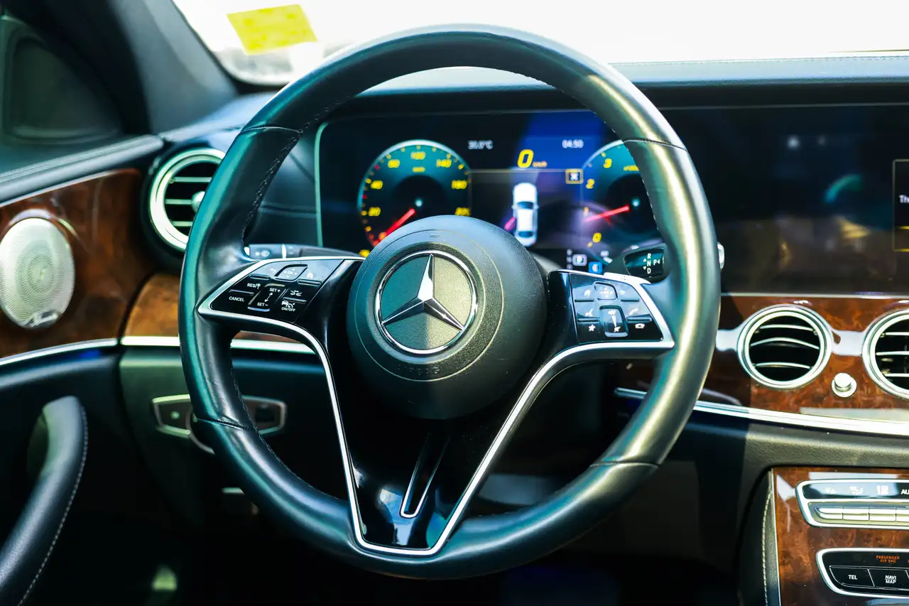 Mercedes-Benz E-Class - Image 22