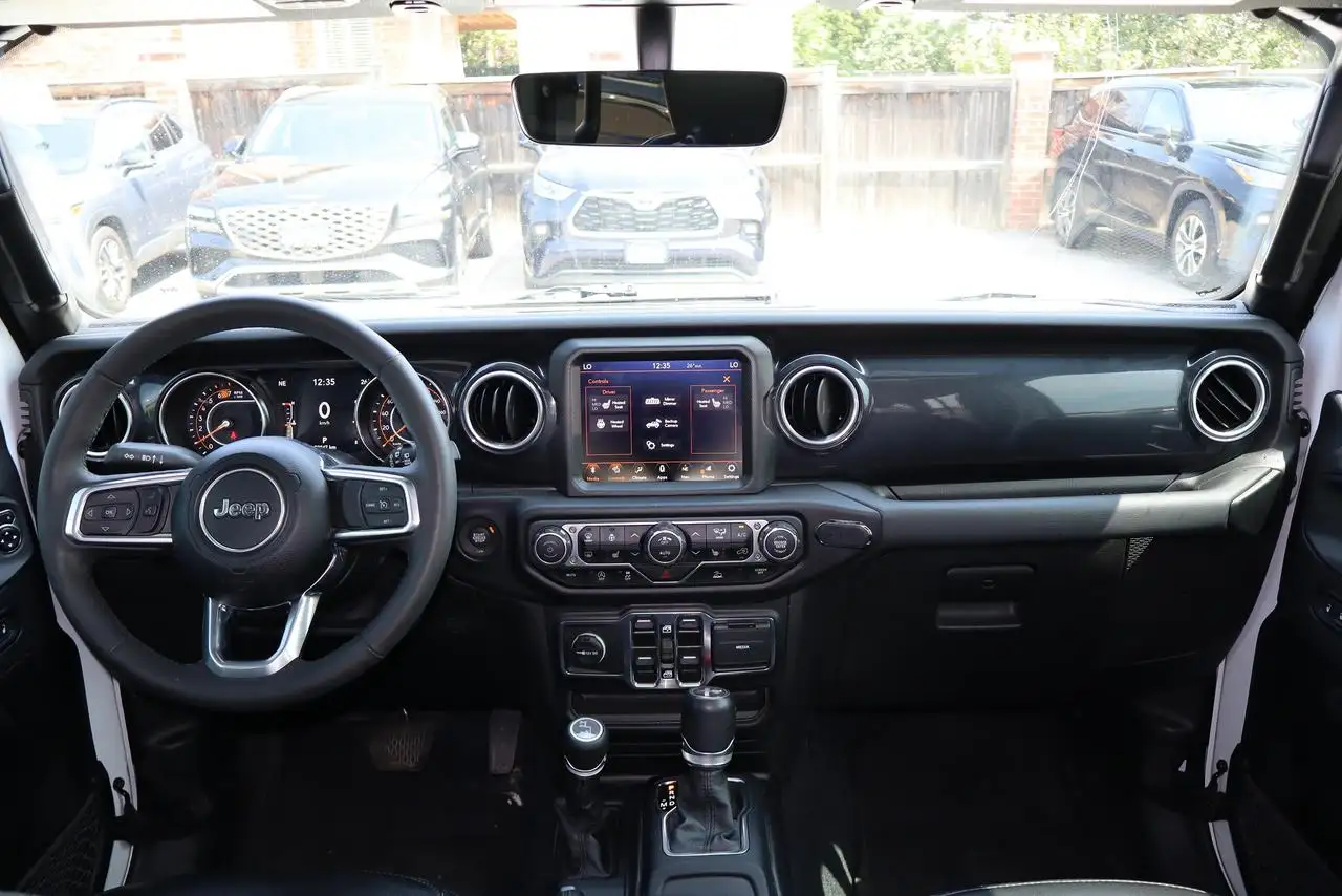 Jeep Wrangler - Image 17