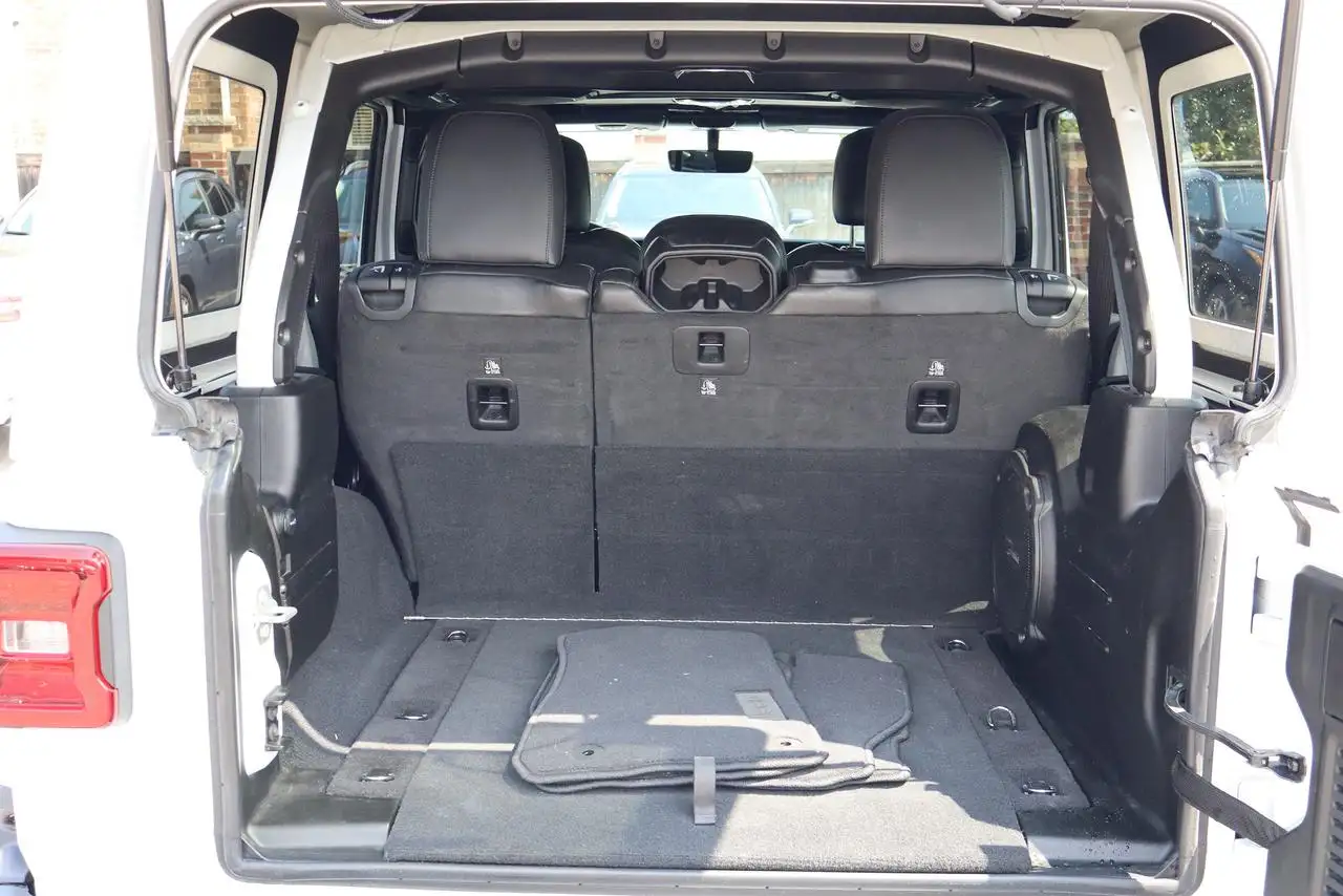 Jeep Wrangler - Image 19