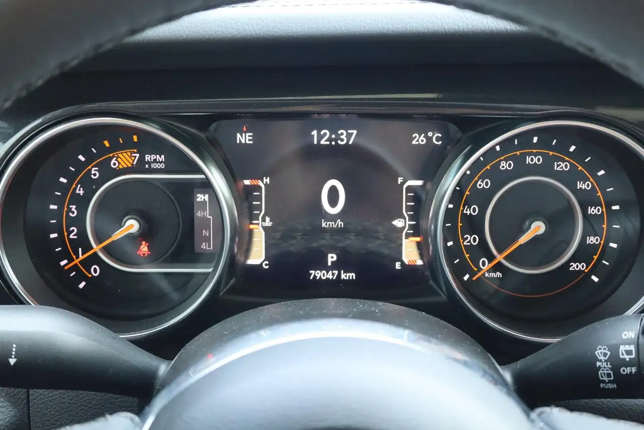 Jeep Wrangler - Image 12