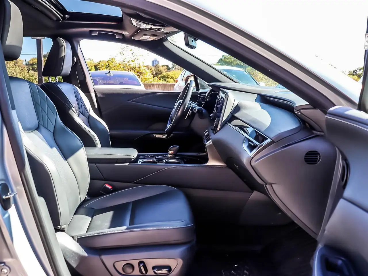 Lexus RX - Image 14