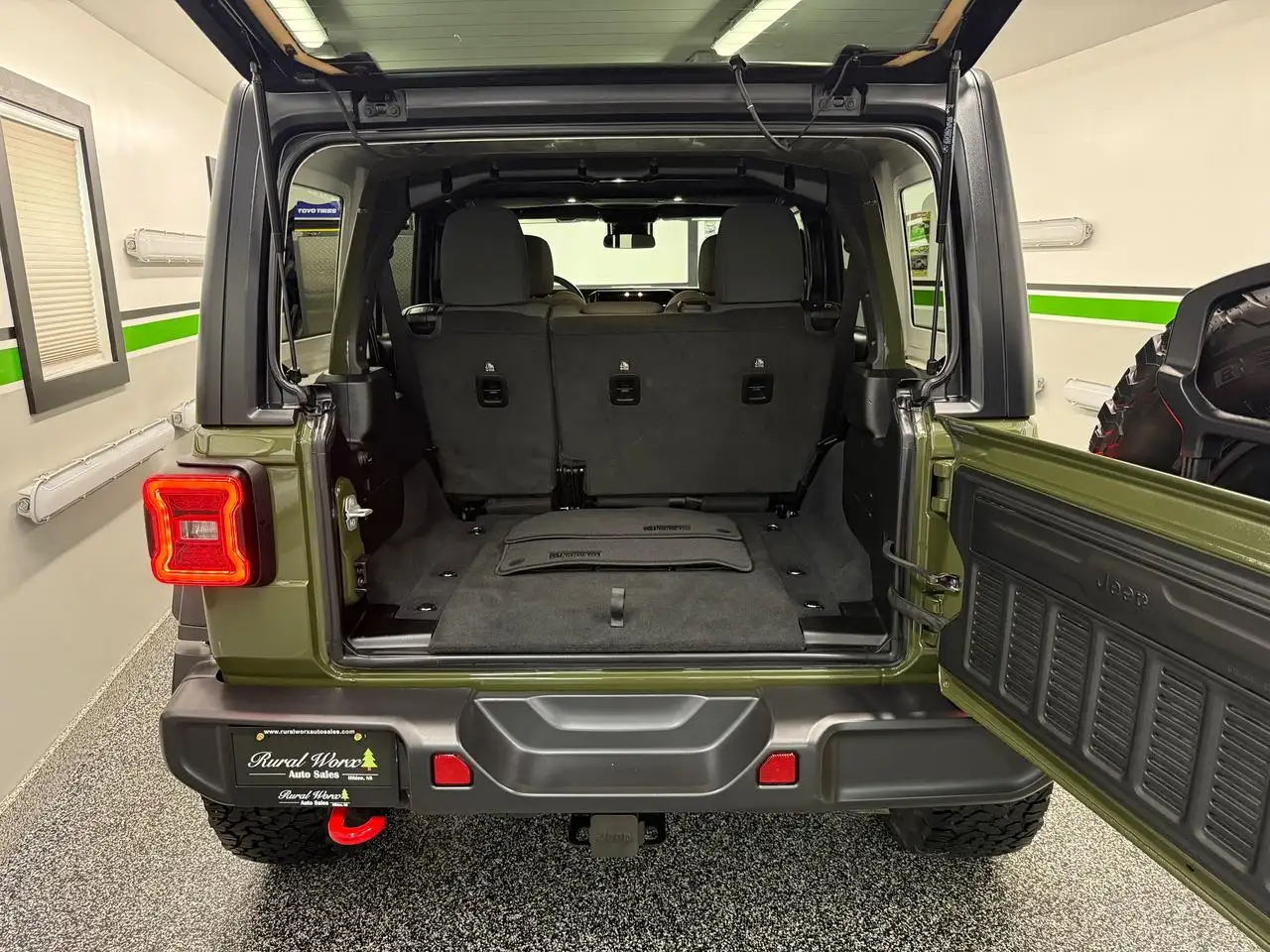 Jeep Wrangler - Image 17