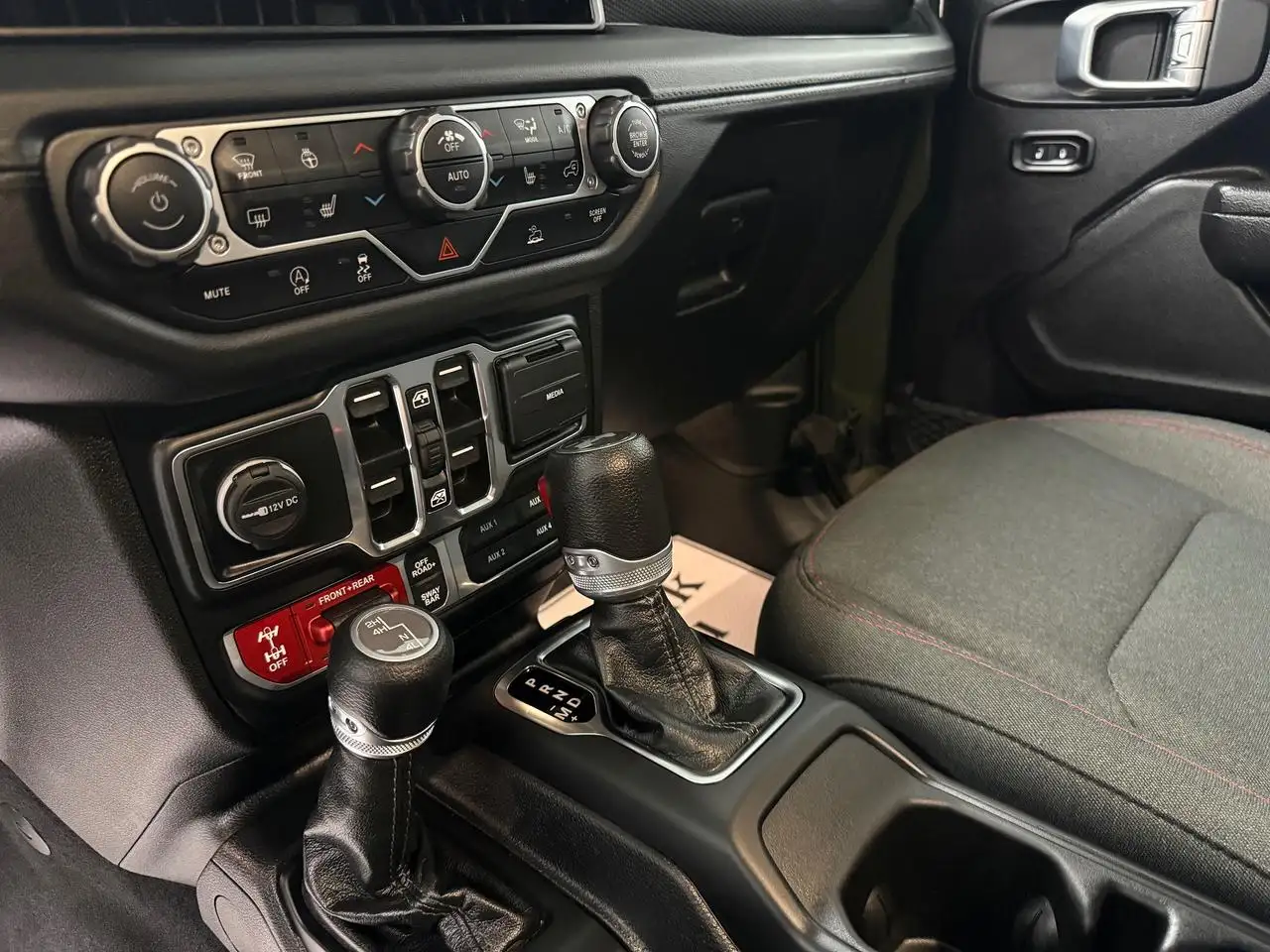 Jeep Wrangler - Image 15