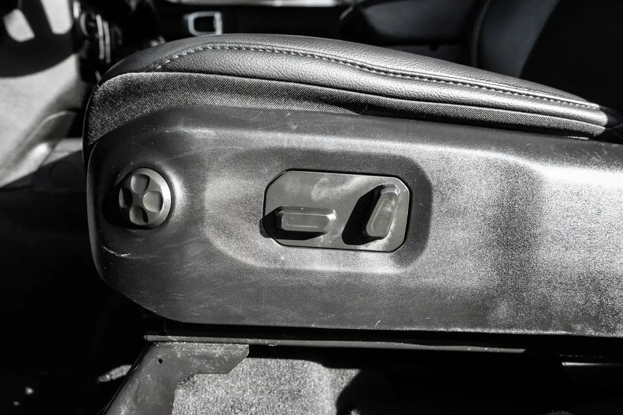 Jeep Wrangler - Image 27