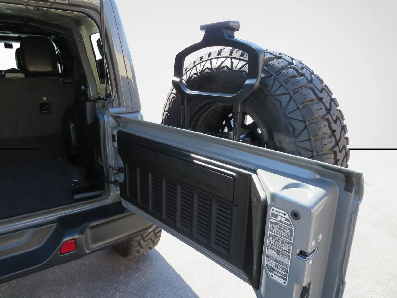 Jeep Wrangler - Image 32