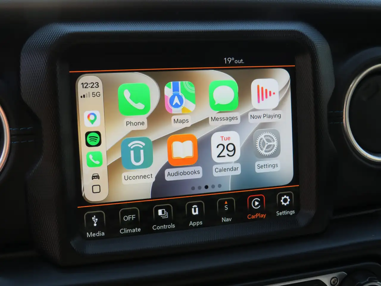 Jeep Wrangler - Image 25