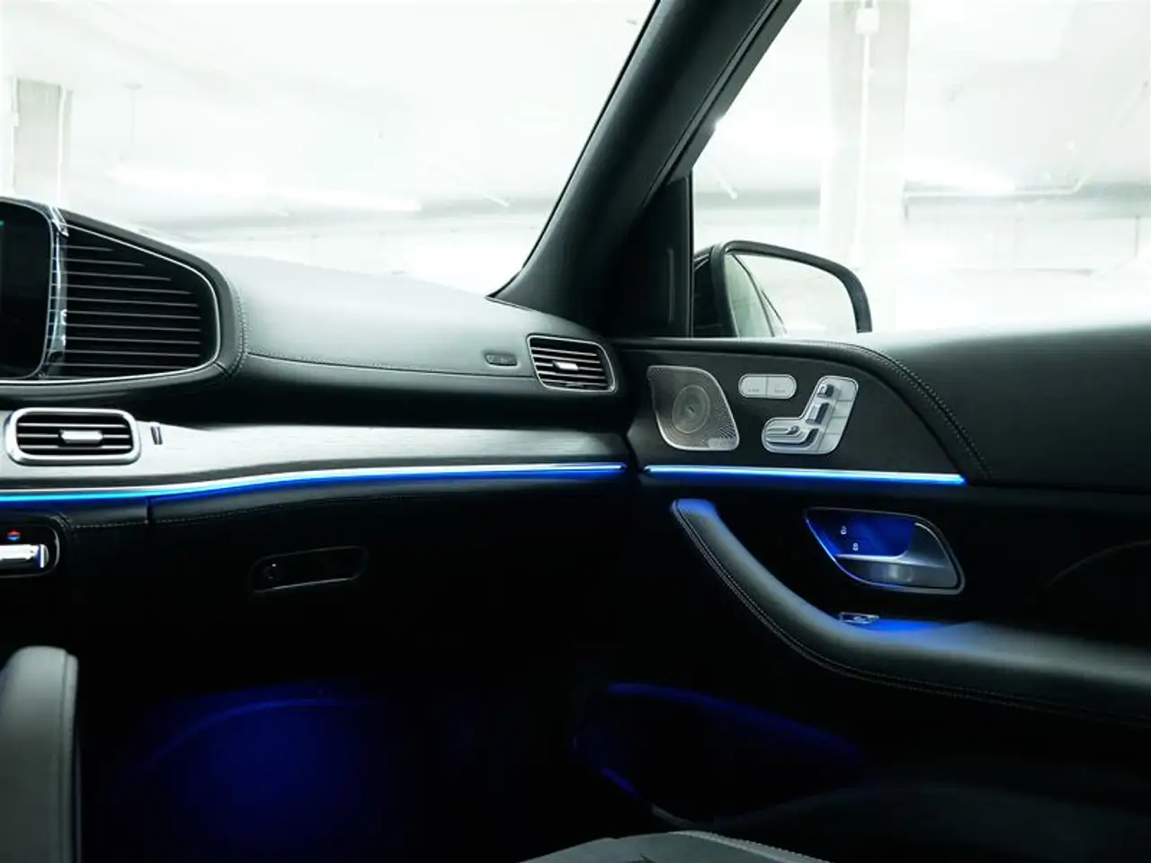 Mercedes-Benz GLE - Image 29