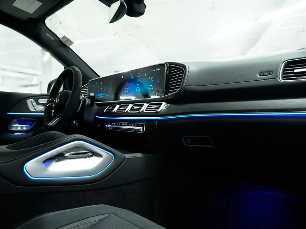 Mercedes-Benz GLE - Image 22