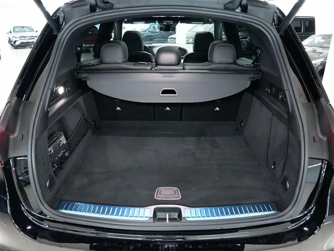 Mercedes-Benz GLE - Image 18
