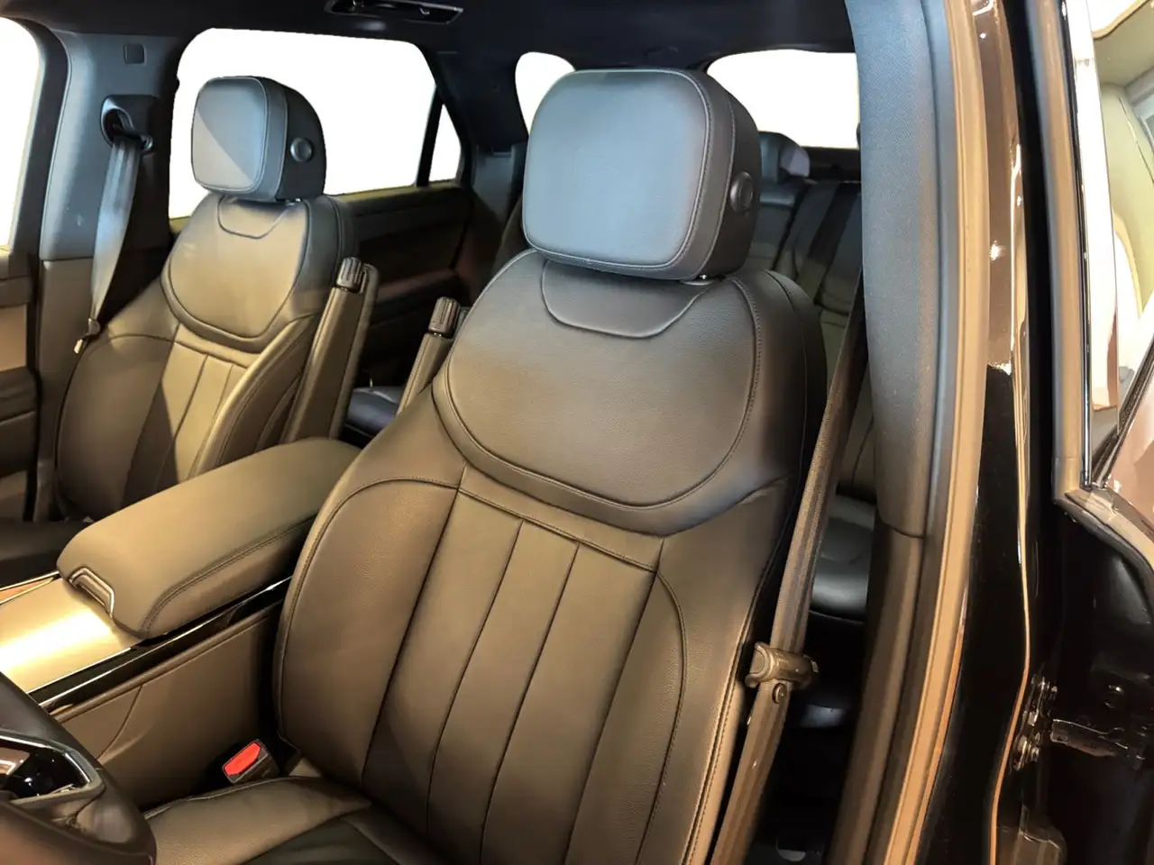 Land Rover Range Rover Sport - Image 10