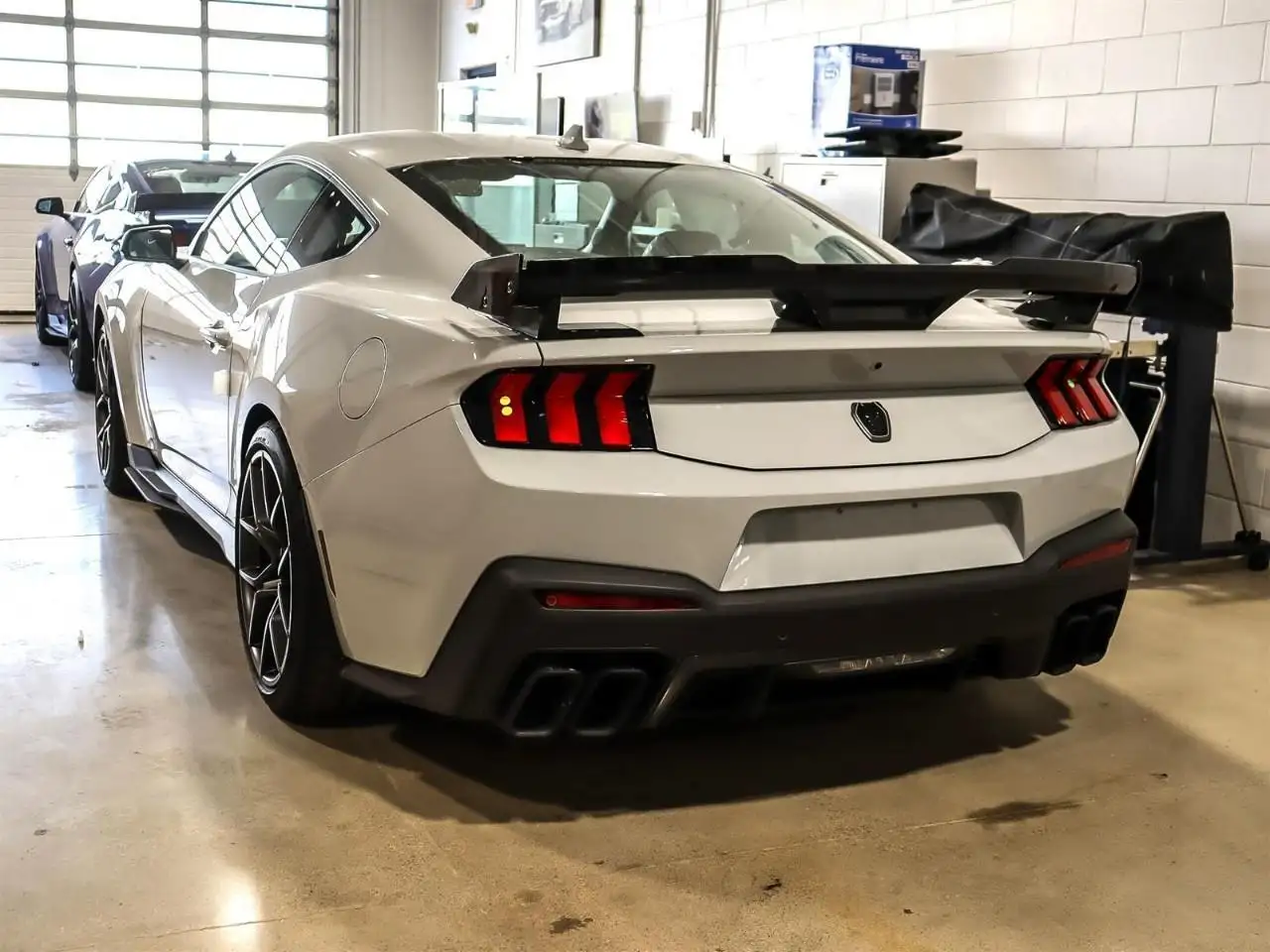 Ford Mustang - Image 2