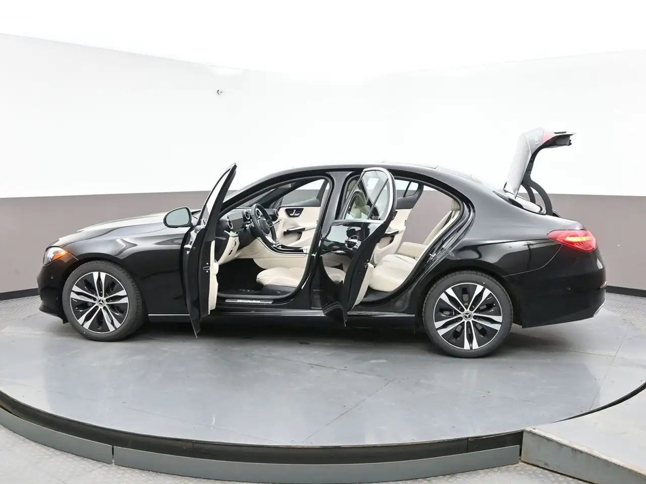 Mercedes-Benz C-Class - Image 43