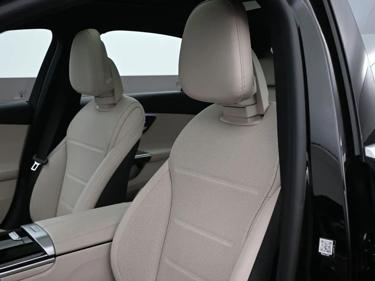 Mercedes-Benz C-Class - Image 15