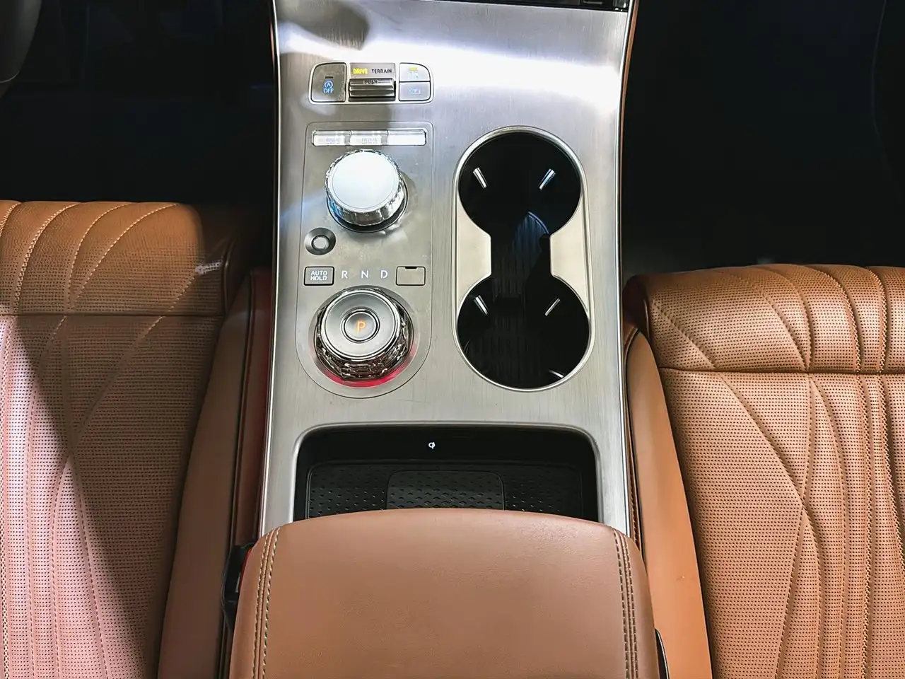 Genesis GV70 - Image 27