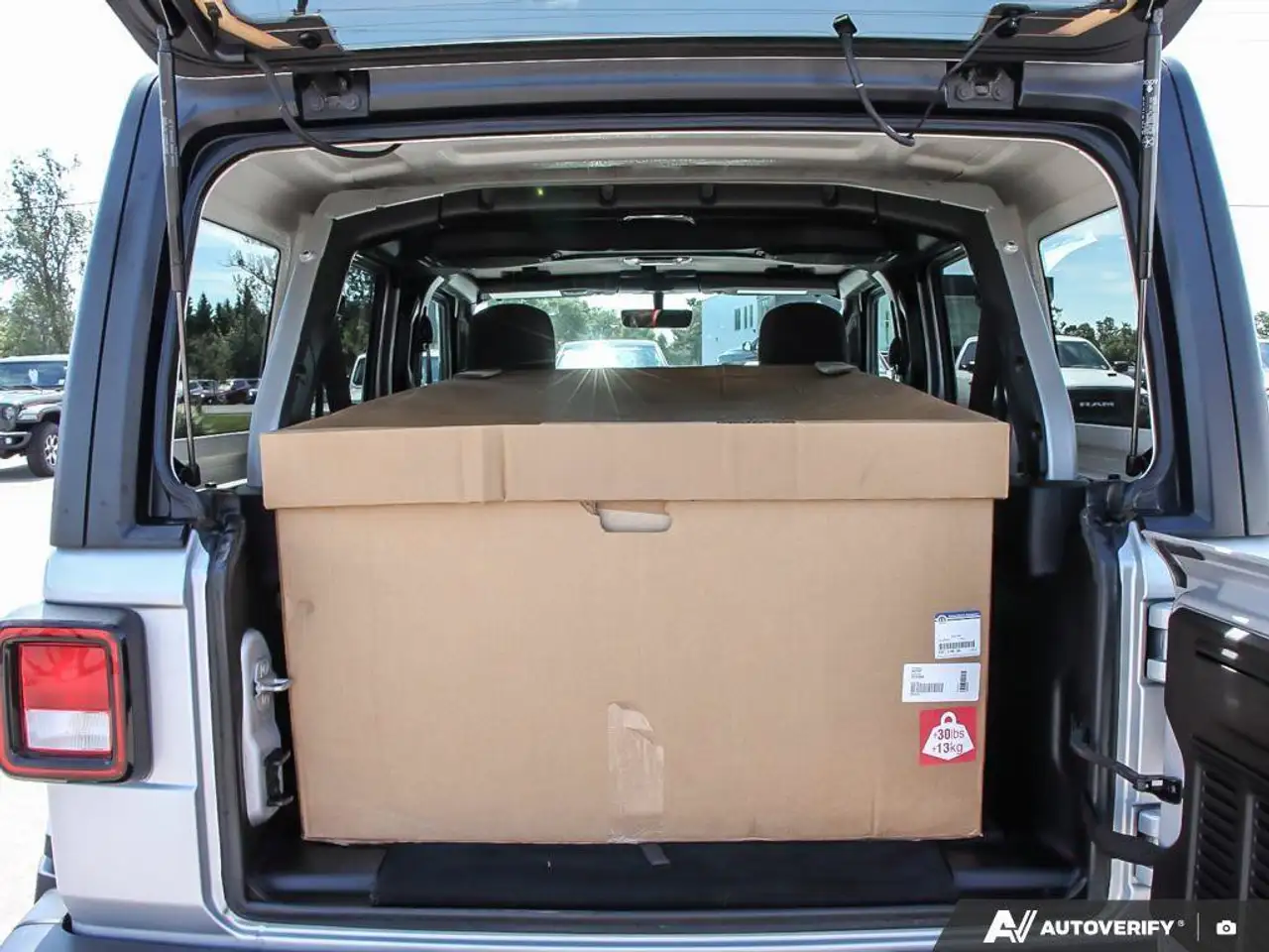Jeep Wrangler - Image 11