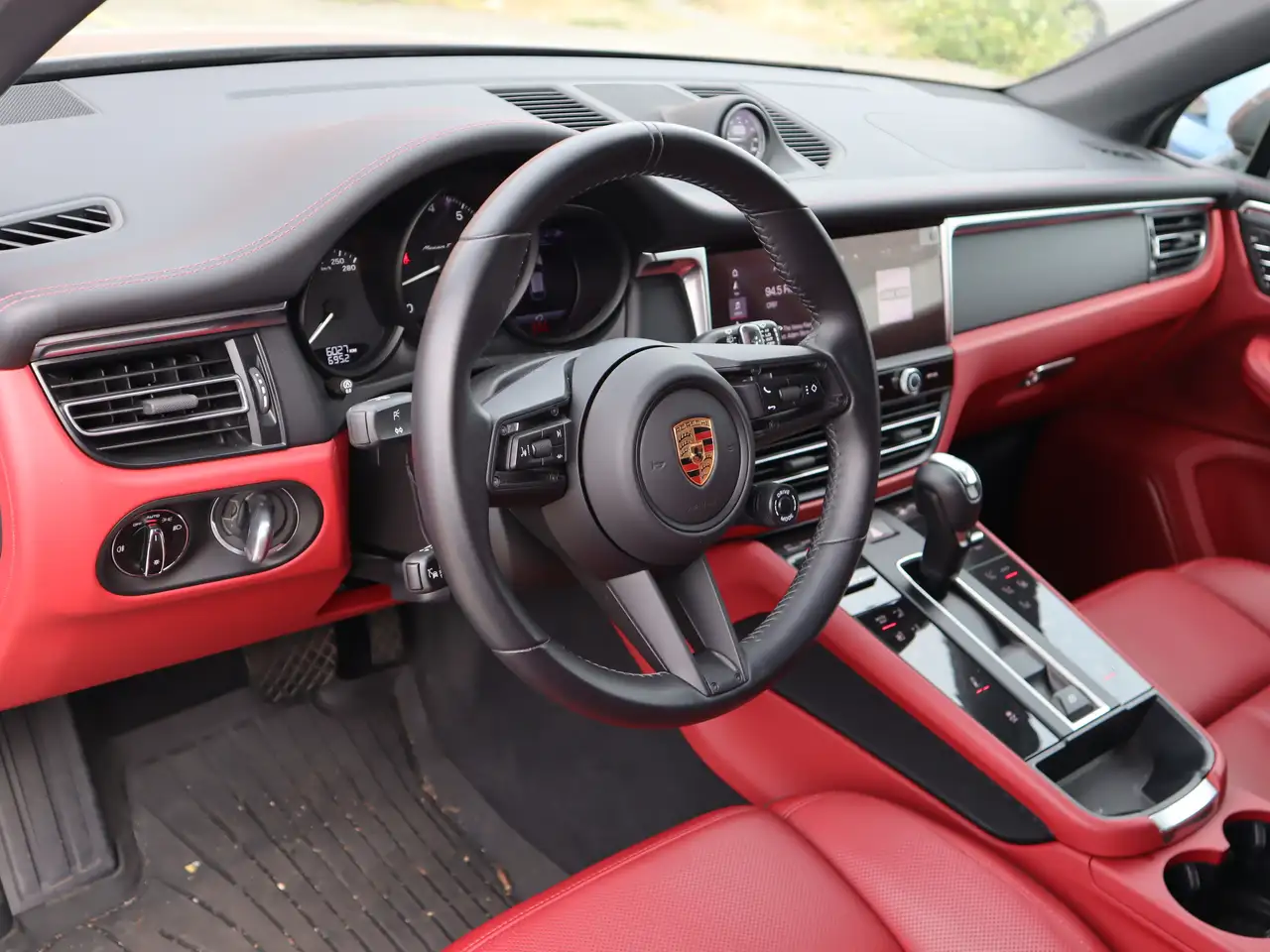 Porsche Macan - Image 12