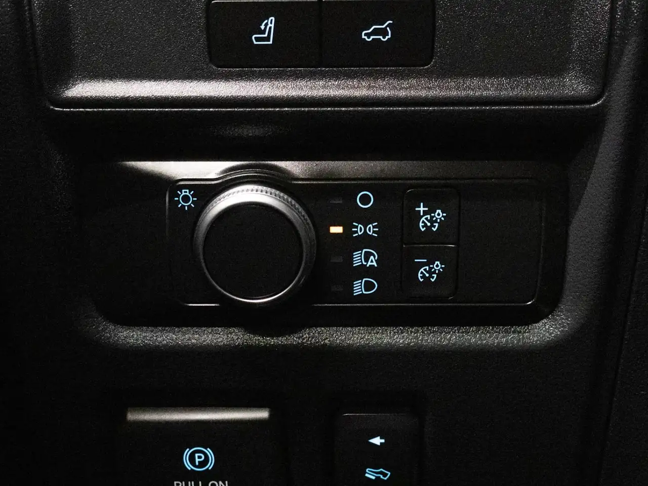 Ford Expedition - Image 26
