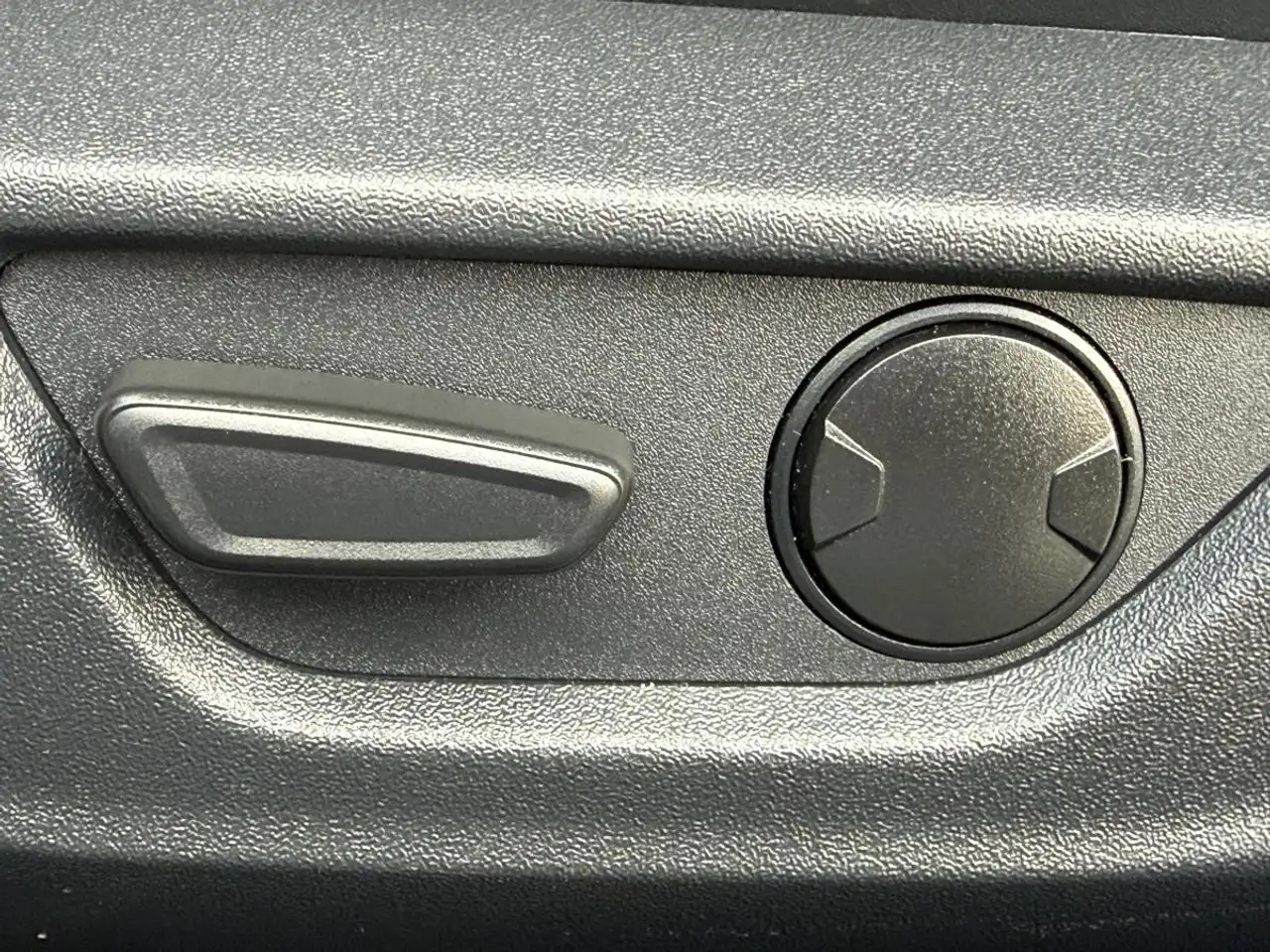 Ford Mustang - Image 10