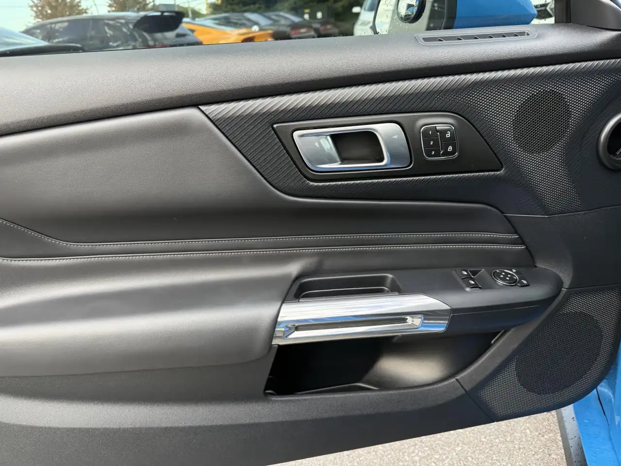 Ford Mustang - Image 11