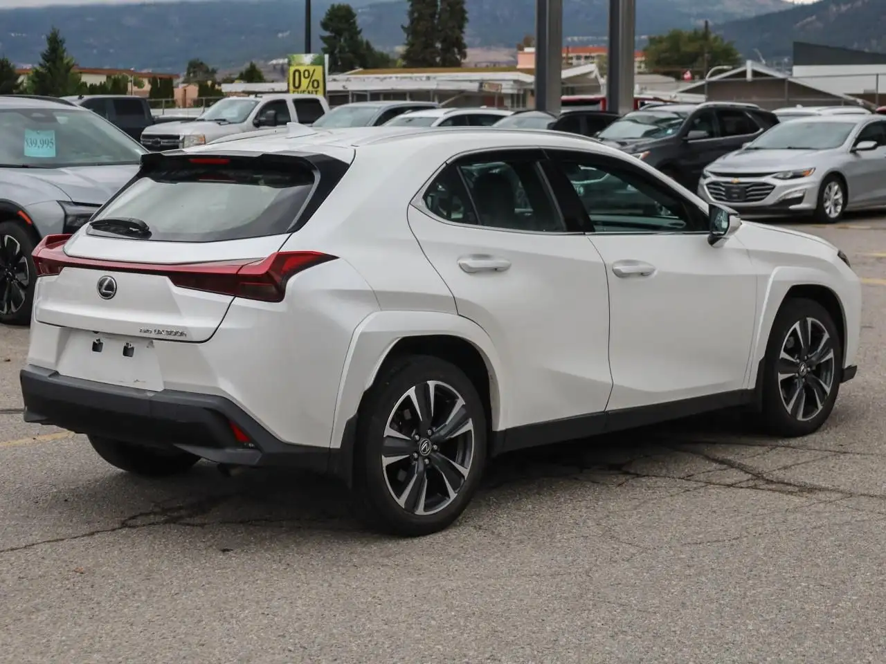 Lexus UX 300h - Image 5
