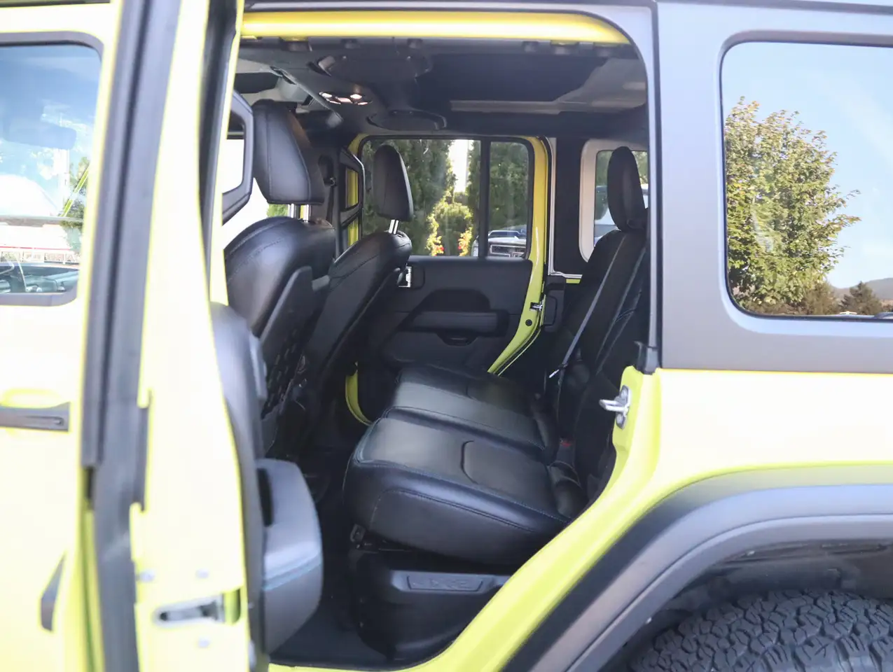 Jeep Wrangler - Image 12