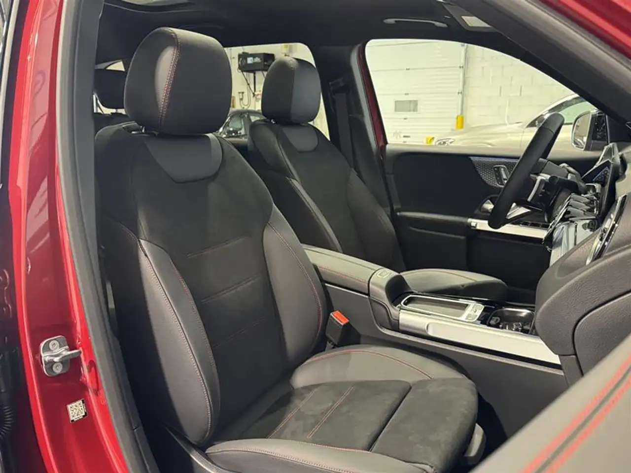 Mercedes-Benz GLB - Image 23