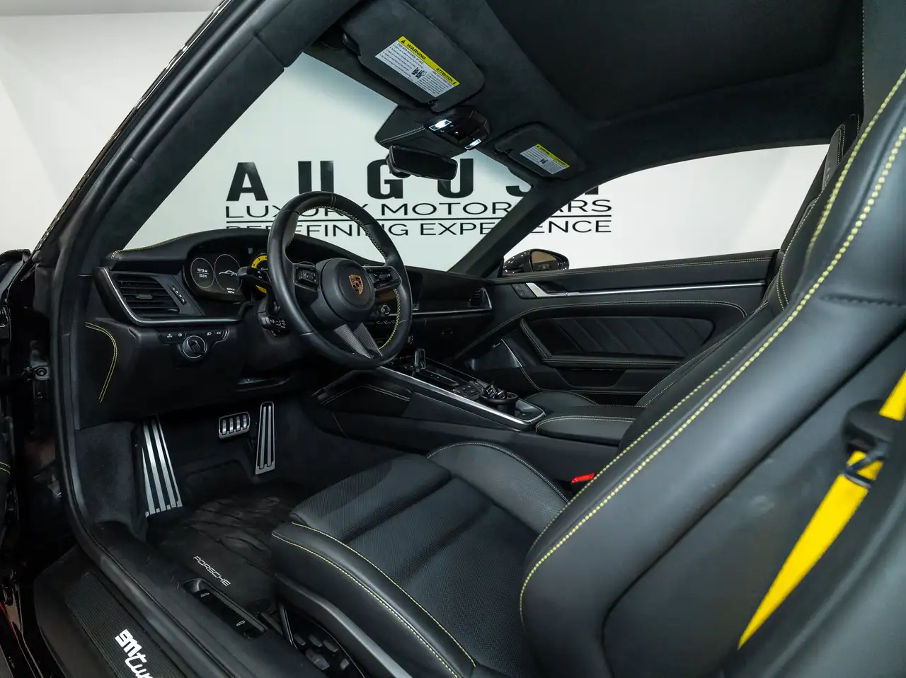 Porsche 911 - Image 32