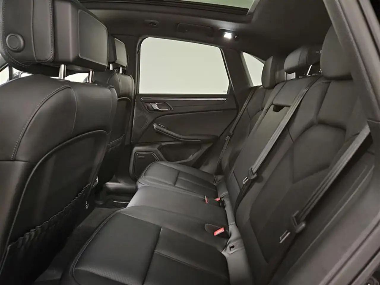 Porsche Macan - Image 21