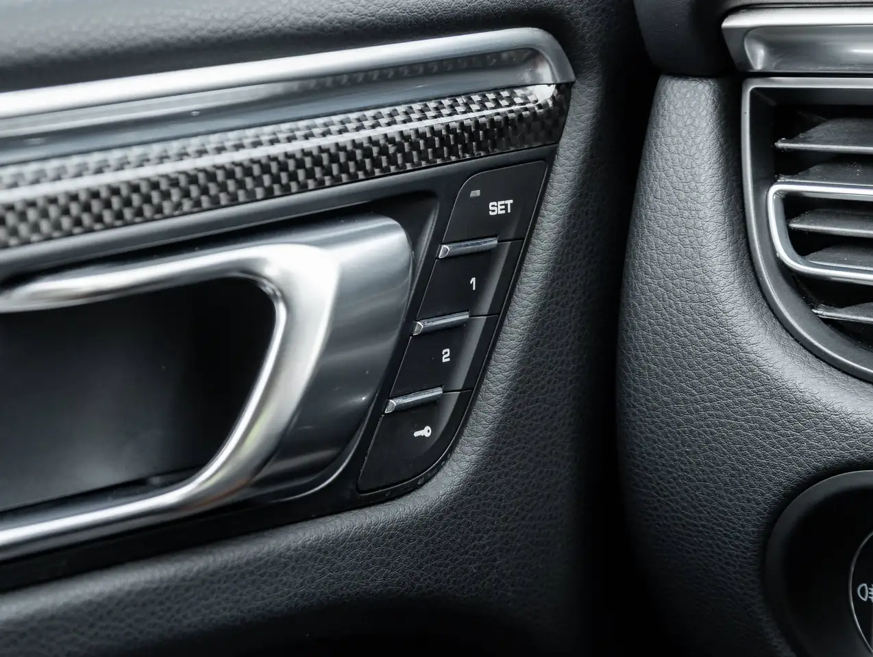 Porsche Macan - Image 35