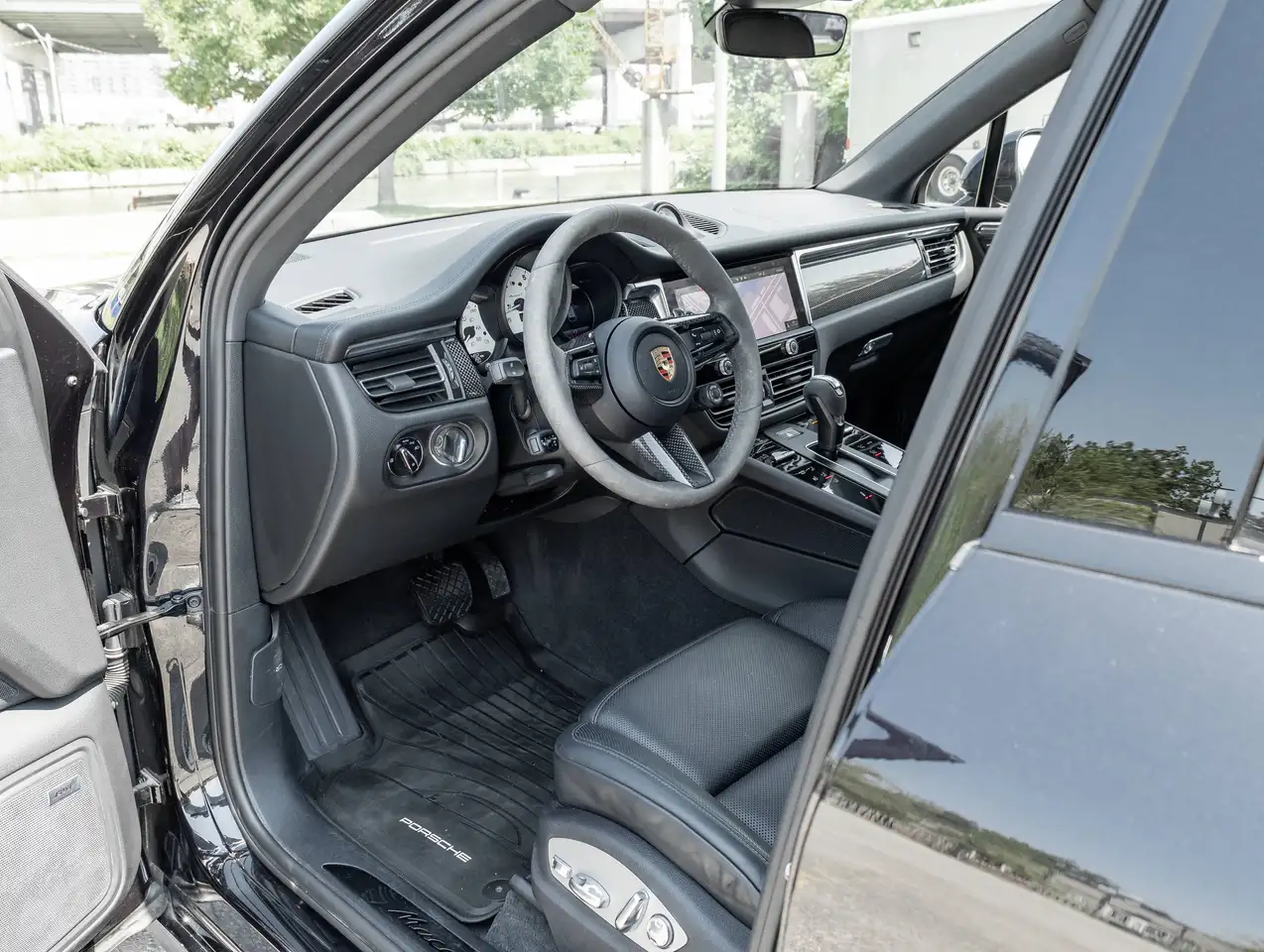 Porsche Macan - Image 16