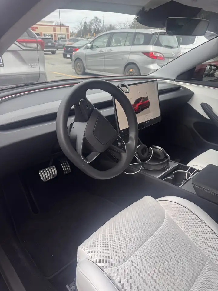 Tesla Model 3 - Image 2