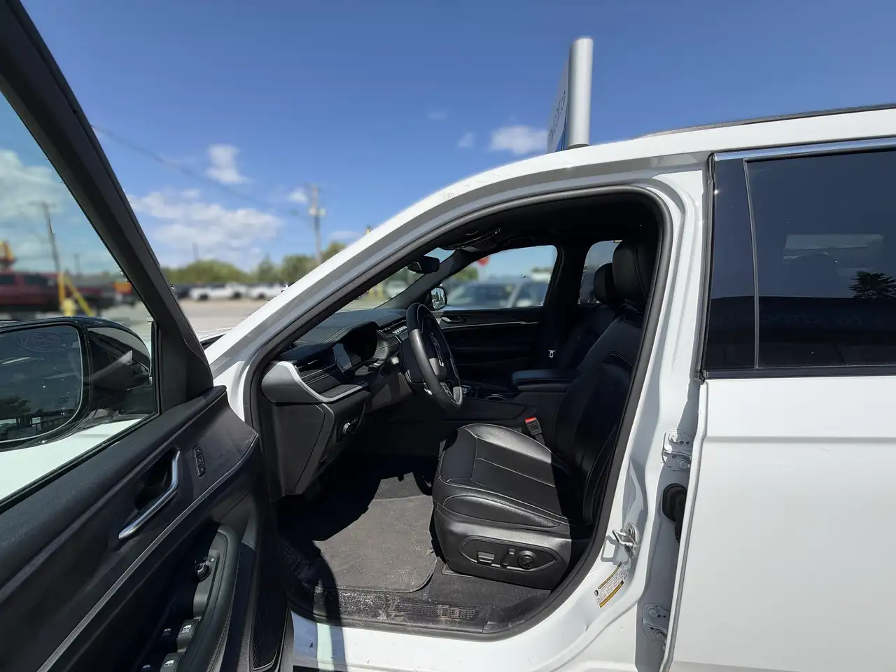 Jeep Grand Cherokee - Image 12