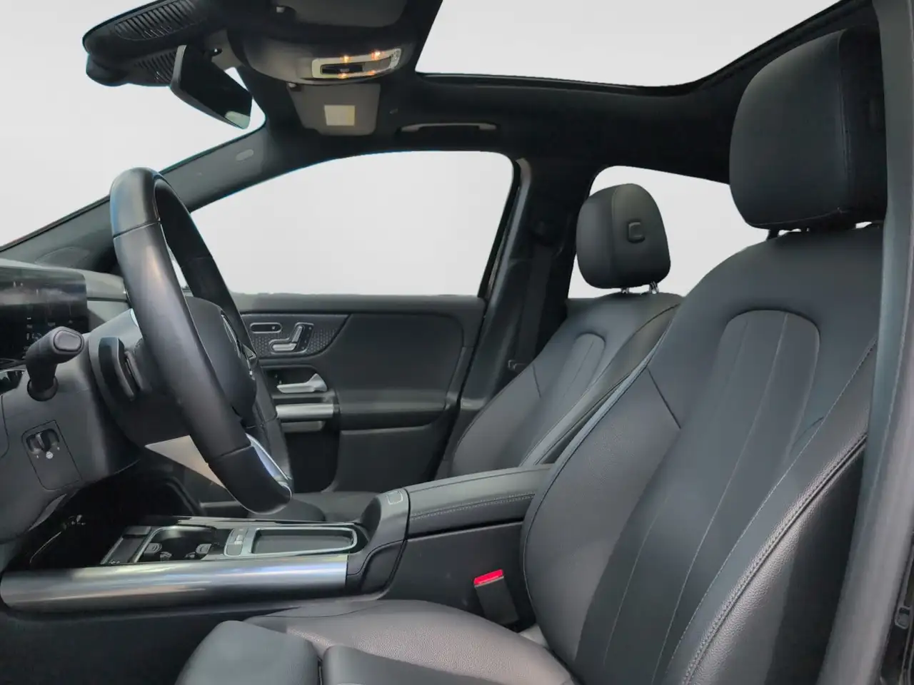 Mercedes-Benz GLA - Image 11