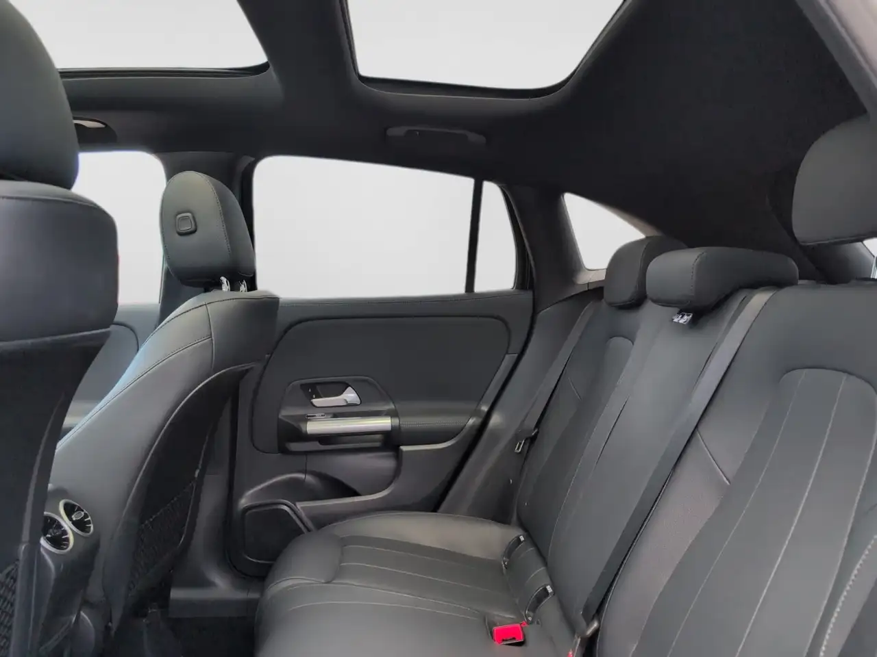 Mercedes-Benz GLA - Image 20