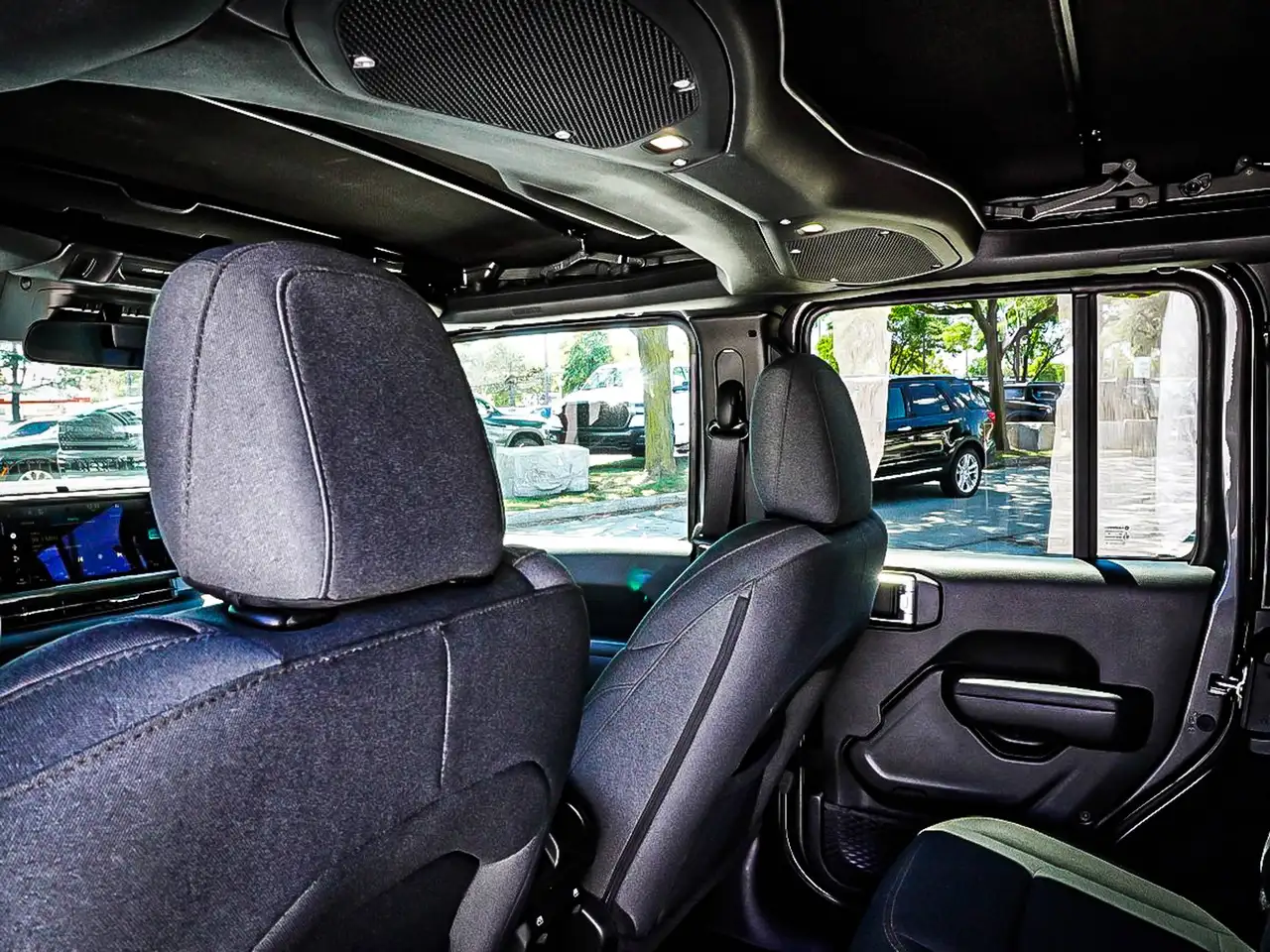 Jeep Wrangler - Image 16
