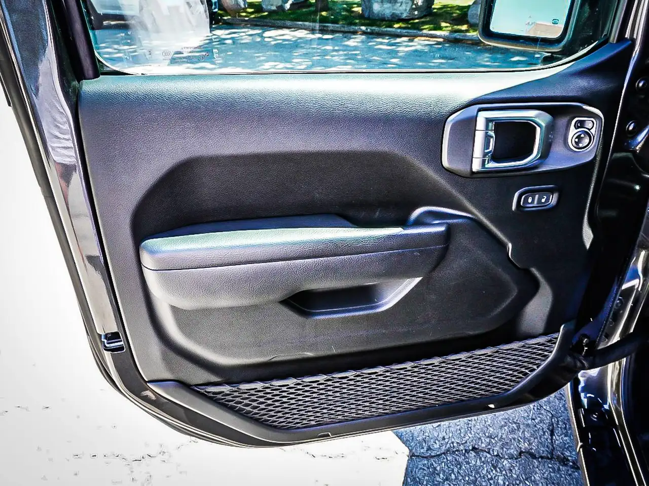 Jeep Wrangler - Image 11