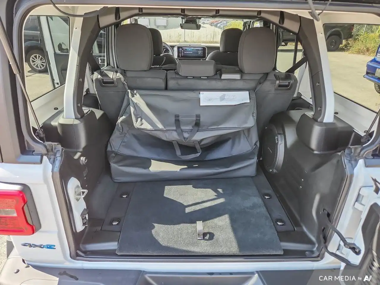 Jeep Wrangler - Image 19