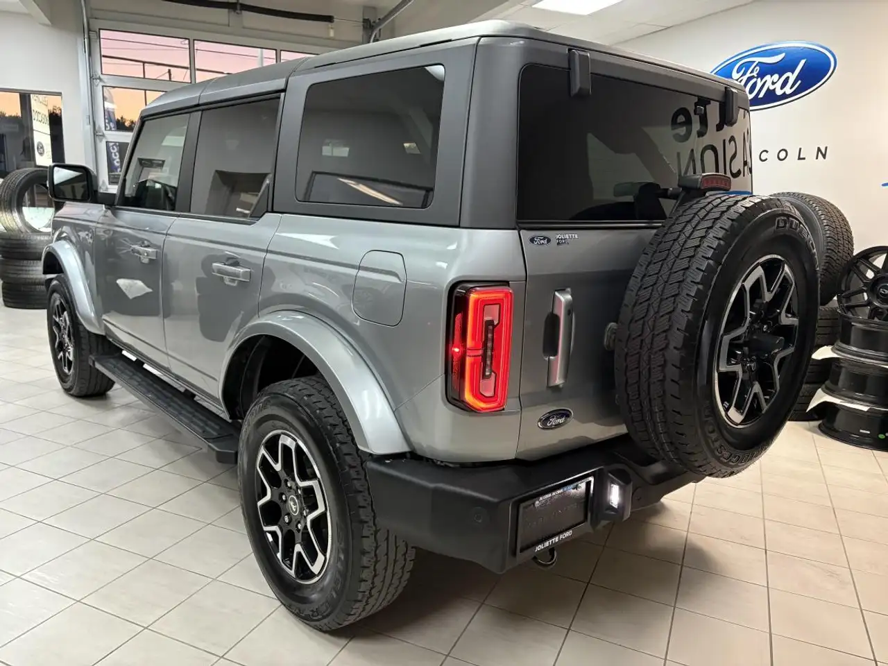 Ford Bronco - Image 3