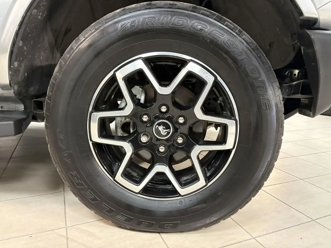 Ford Bronco - Image 10